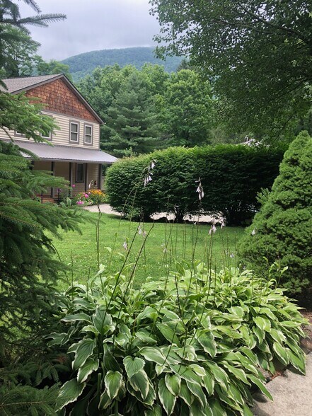 More Photos Of 19259 Rosman Hwy, Sapphire Hotel For Sale