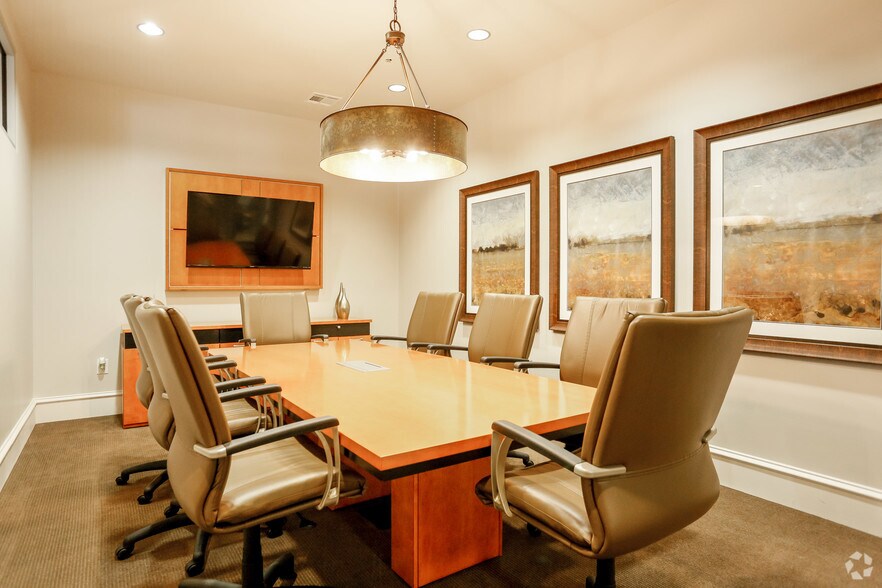 More Photos Of 5927 Almeda Rd, Houston Apartments For Lease