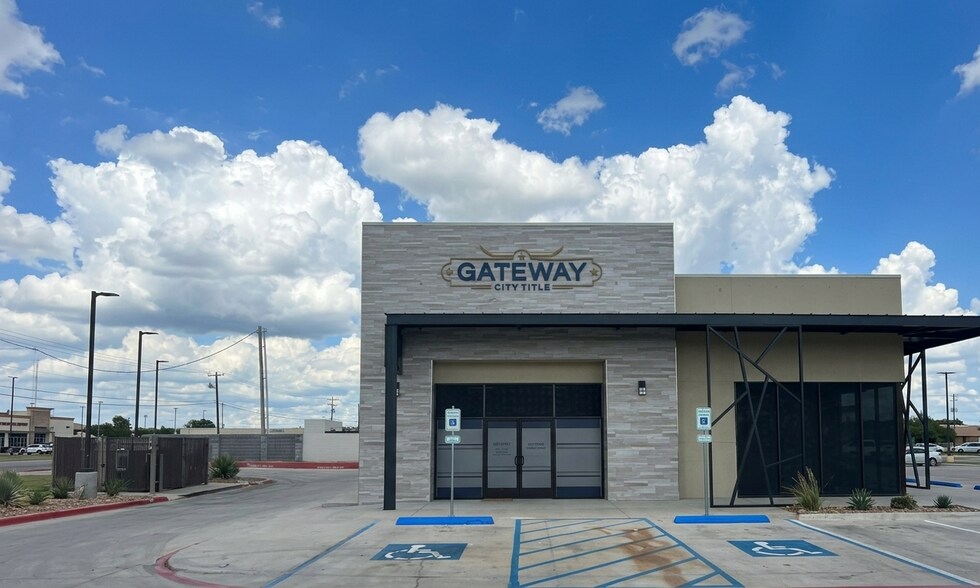 More Photos Of 2324 Jacaman Rd, Laredo Storefront Retail Office For Lease