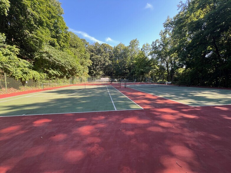 More Photos Of 202 W Hartsdale Ave, Hartsdale General Retail For Sale