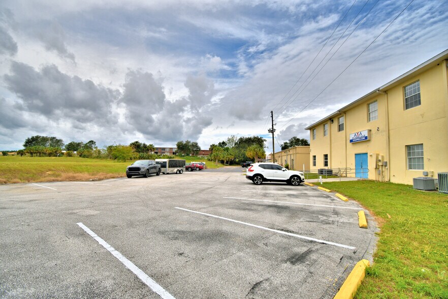 More Photos Of 43344 Highway 27, Davenport Coworking Space