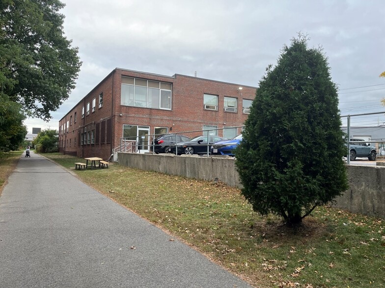 More Photos Of 200 Dexter Ave, Watertown Medical For Lease