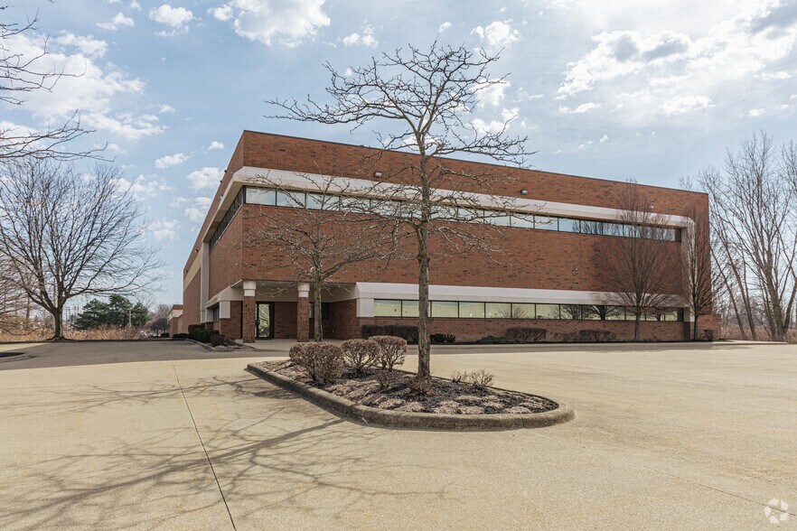 More Photos Of 18201 Sheldon Rd, Middleburg Heights Warehouse For Lease