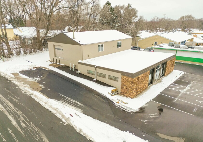 Primary Photo Of 2324 Vermillion St, Hastings Freestanding For Sale