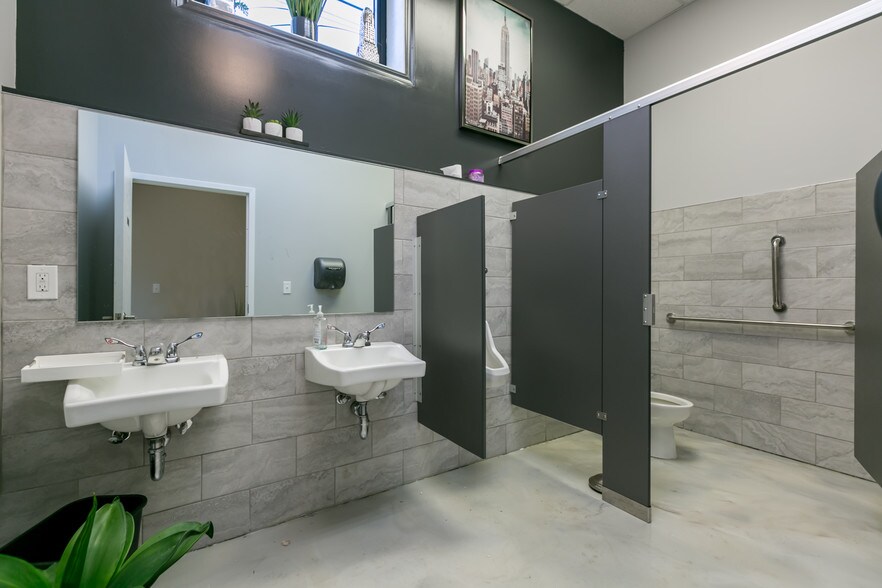 More Photos Of 132 N Wellwood Ave, Lindenhurst Storefront Retail Office For Sale