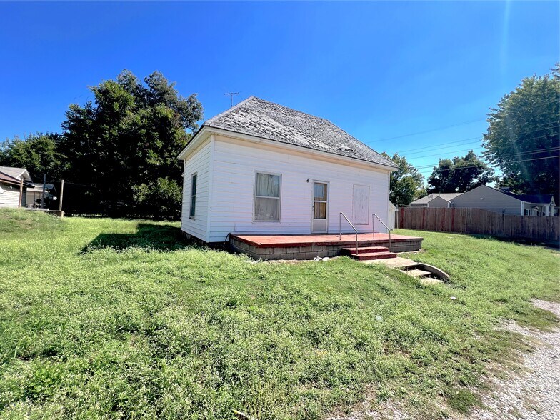 More Photos Of 127 N 9th St, Chickasha Auto Repair For Sale