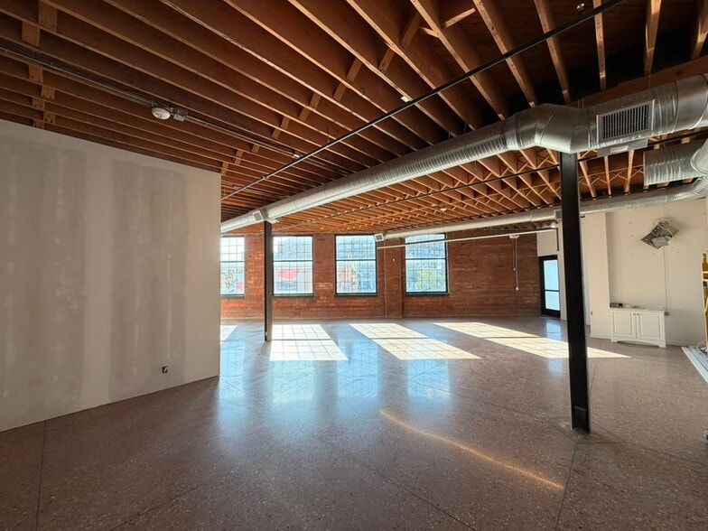 More Photos Of 209 W 19th Ter, Kansas City Loft Creative Space For Lease