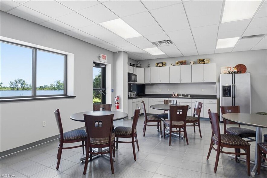 More Photos Of 319 Howard Dr, Sandusky Office For Sale