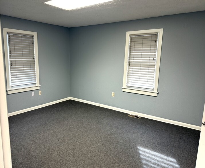 More Photos Of 5 Swope Ave, Colorado Springs Office For Sale