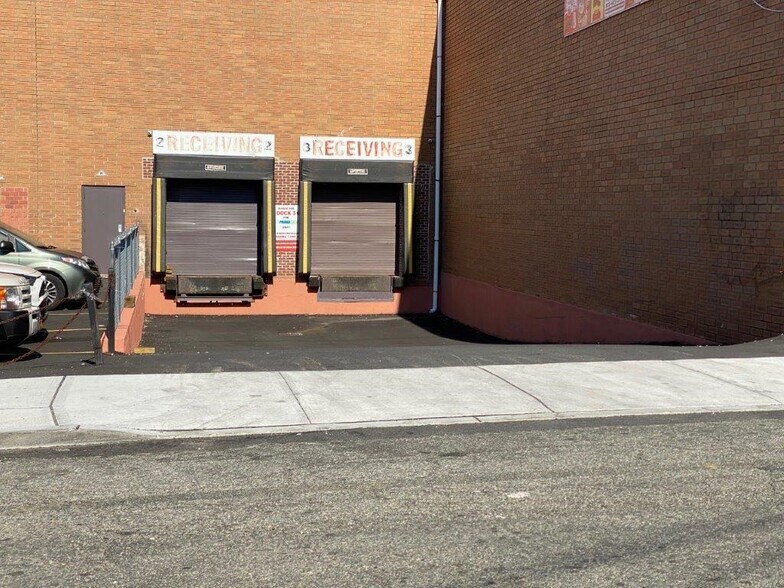More Photos Of 239 6th Ave, Paterson Warehouse For Lease