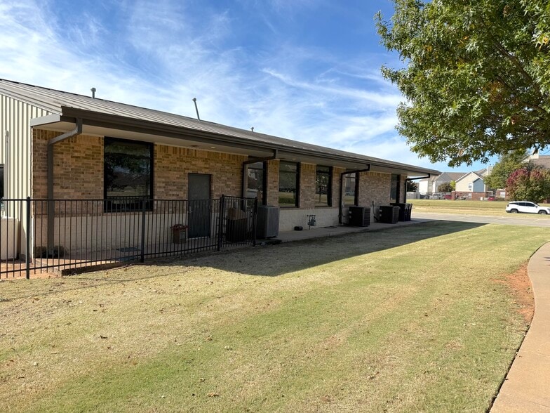 More Photos Of 520 Pointe Parkway Blvd, Yukon Medical For Sale