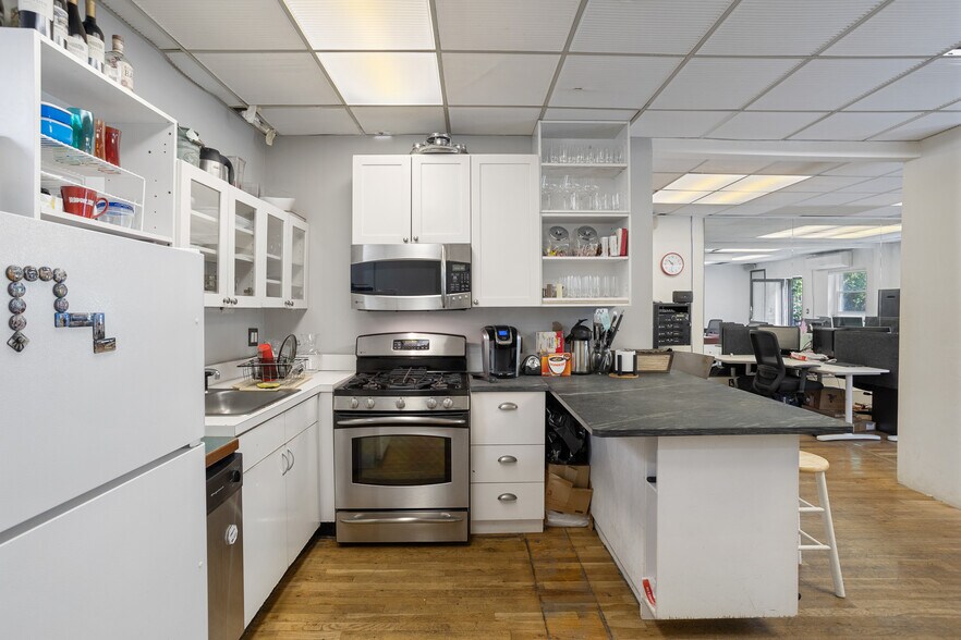 More Photos Of 630 W 52nd St, New York Apartments For Lease