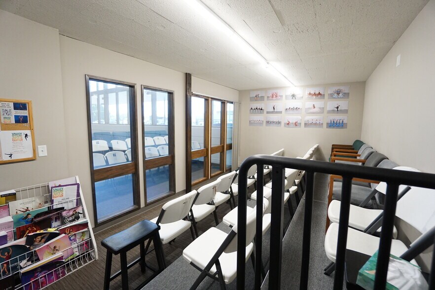 More Photos Of 401 S 7th St, Sunnyside Bank For Sale