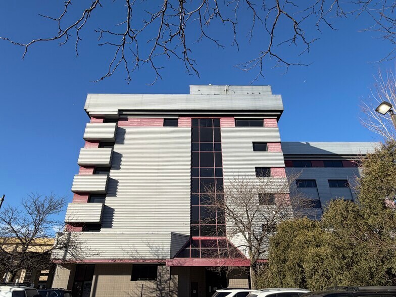 More Photos Of 350 W Saint Paul Ave, Milwaukee Office For Sale