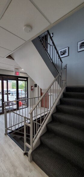 More Photos Of 110 S Hager Ave, Barrington Office For Lease
