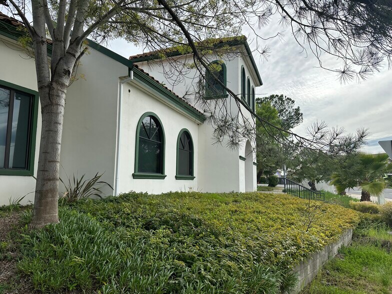 More Photos Of 1970 Lake Blvd, Davis Medical For Sale