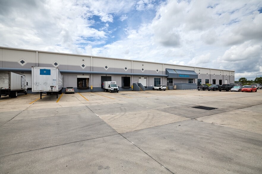 More Photos Of 2507 Investors Row, Orlando Distribution For Lease